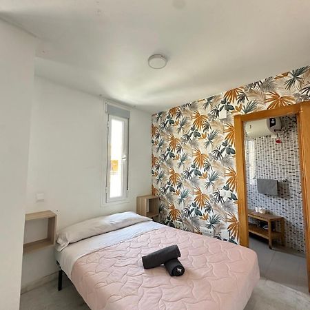 Apartamentos Playa Huelin Malaga Bagian luar foto